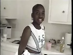 Uma pelose sexy Jolie inferiore Annika
