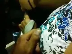 Passo mamma sexy tettone Nina El prende un giovane cazzo